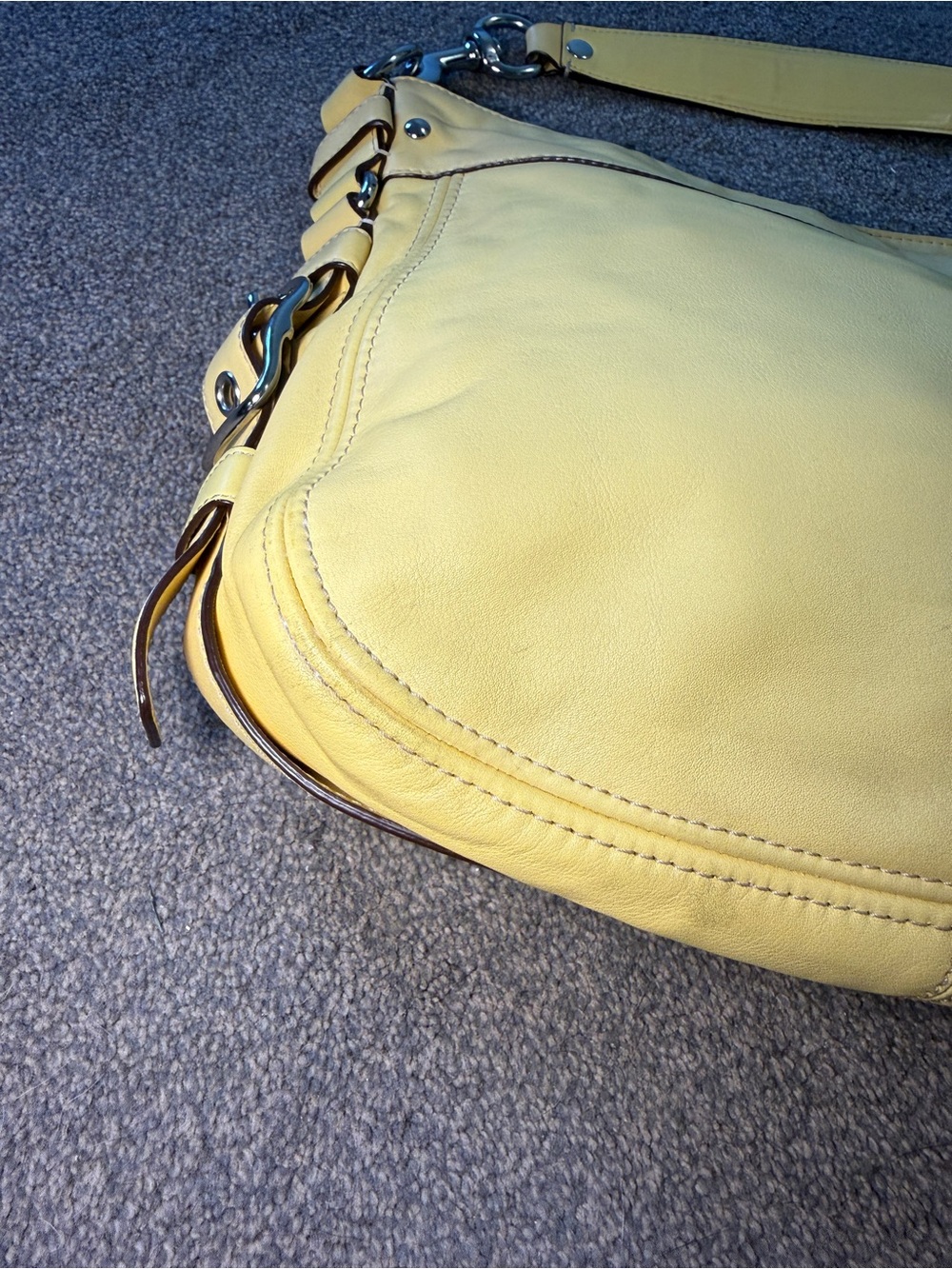 Vintage Coach Zoe Large Leather Hobo Buckle Shoulder Bag F12669 in Yellow - Picture 4 of 10